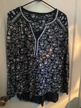 Lucky Brand Black and White Floral V-Neck Tunic